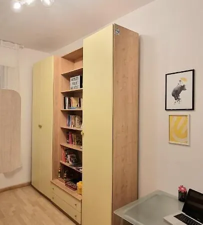 The Playce تْشيفيتانوفا ماركي